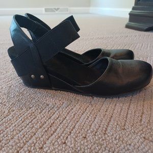 Womens wedge shoe